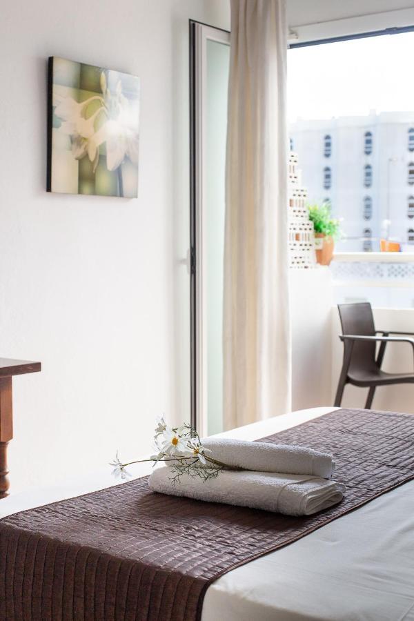 Hostal Yebisah Santa Eularia des Riu Ngoại thất bức ảnh