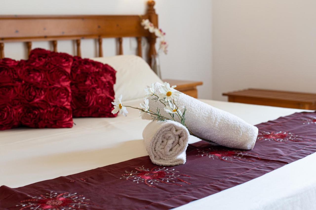 Hostal Yebisah Santa Eularia des Riu Ngoại thất bức ảnh