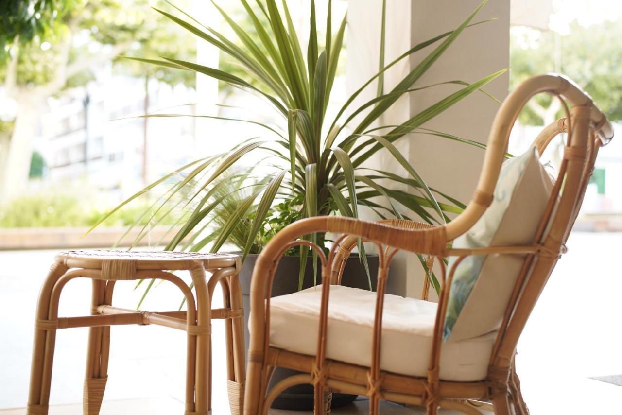 Hostal Yebisah Santa Eularia des Riu Ngoại thất bức ảnh