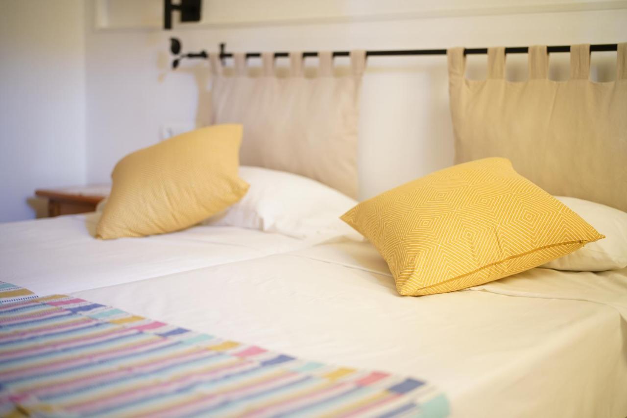 Hostal Yebisah Santa Eularia des Riu Ngoại thất bức ảnh