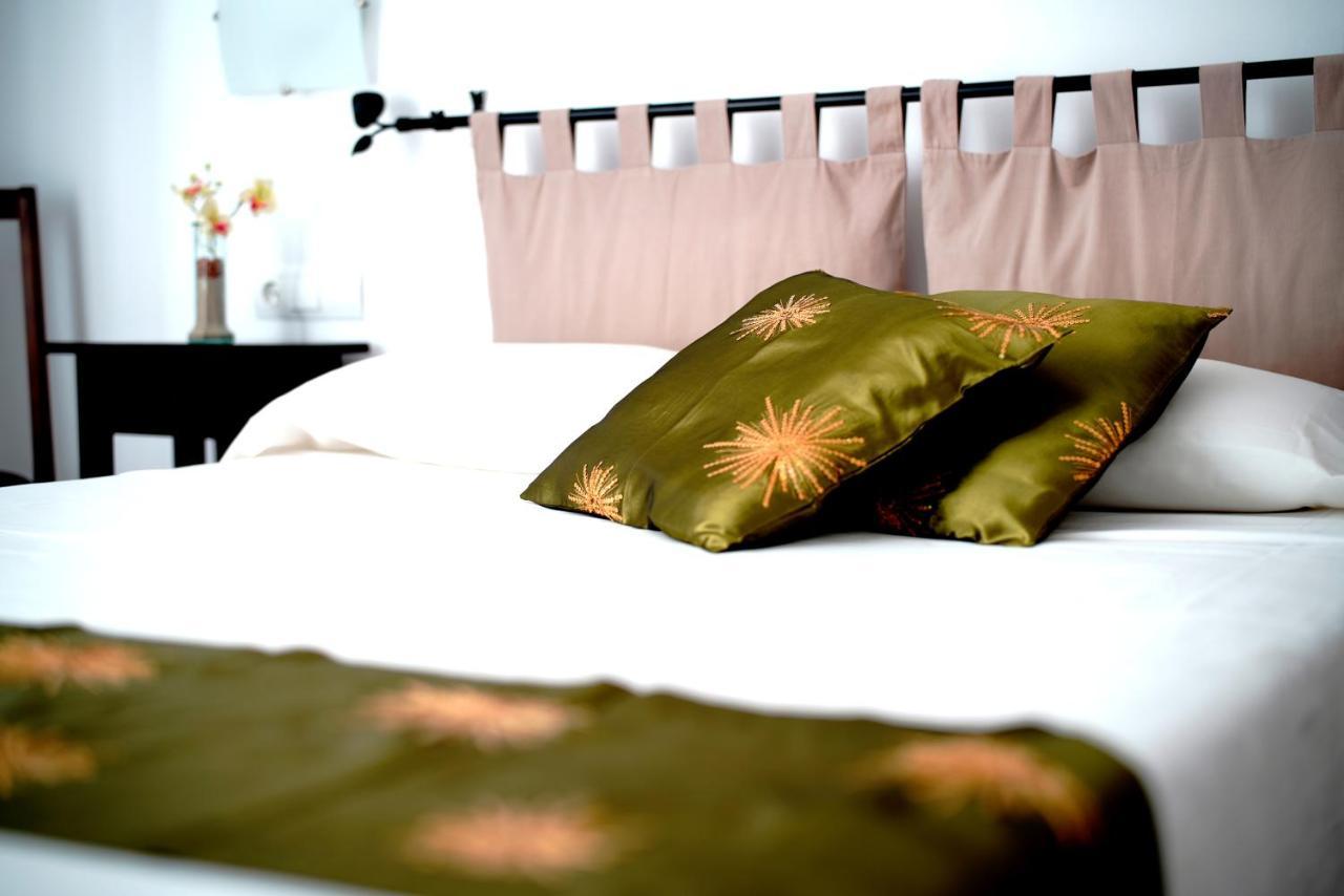 Hostal Yebisah Santa Eularia des Riu Ngoại thất bức ảnh