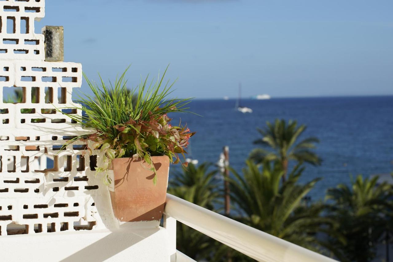 Hostal Yebisah Santa Eularia des Riu Ngoại thất bức ảnh