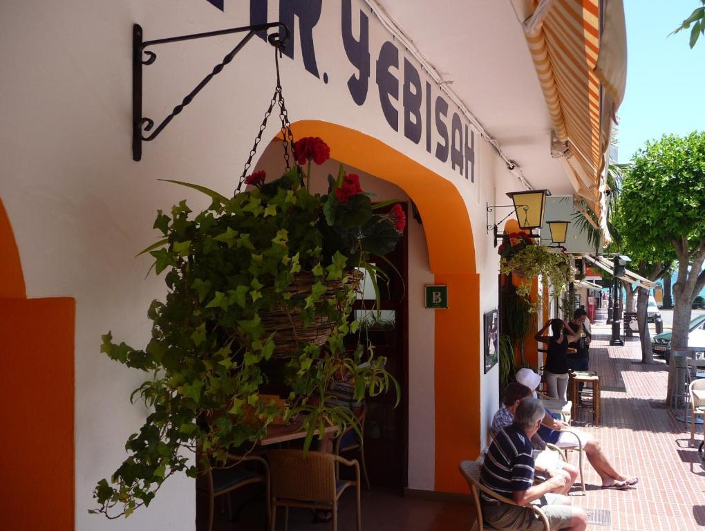Hostal Yebisah Santa Eularia des Riu Ngoại thất bức ảnh