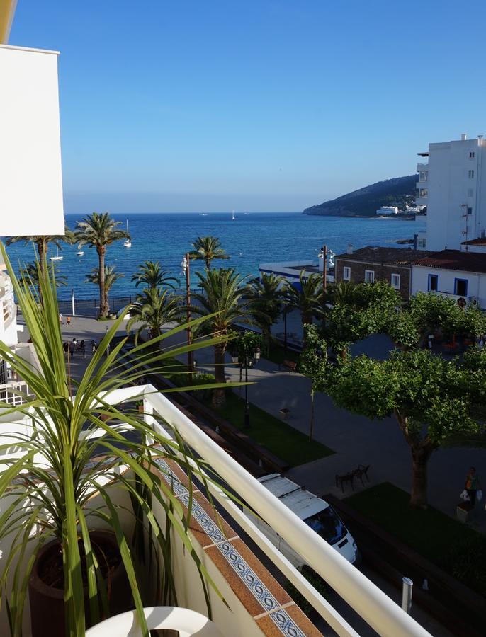Hostal Yebisah Santa Eularia des Riu Ngoại thất bức ảnh