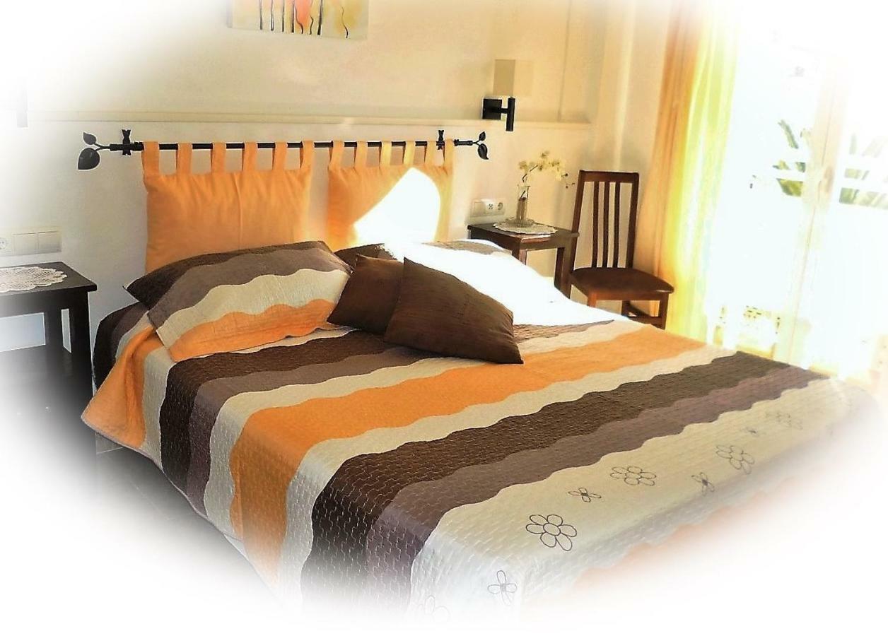 Hostal Yebisah Santa Eularia des Riu Ngoại thất bức ảnh