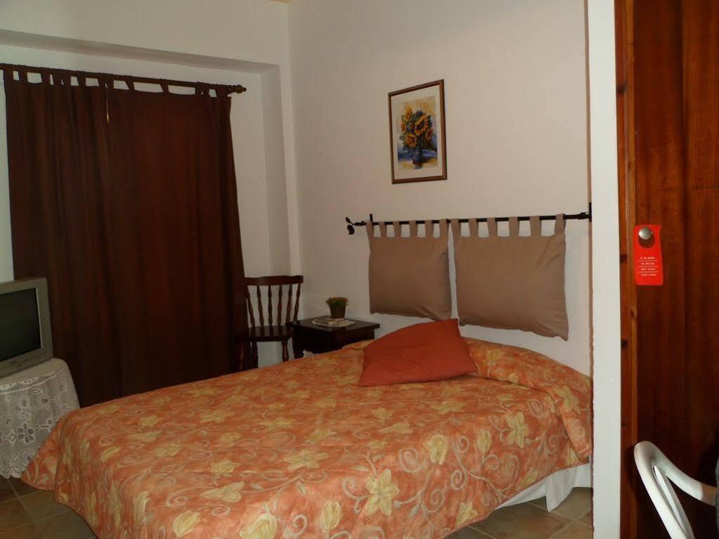 Hostal Yebisah Santa Eularia des Riu Ngoại thất bức ảnh
